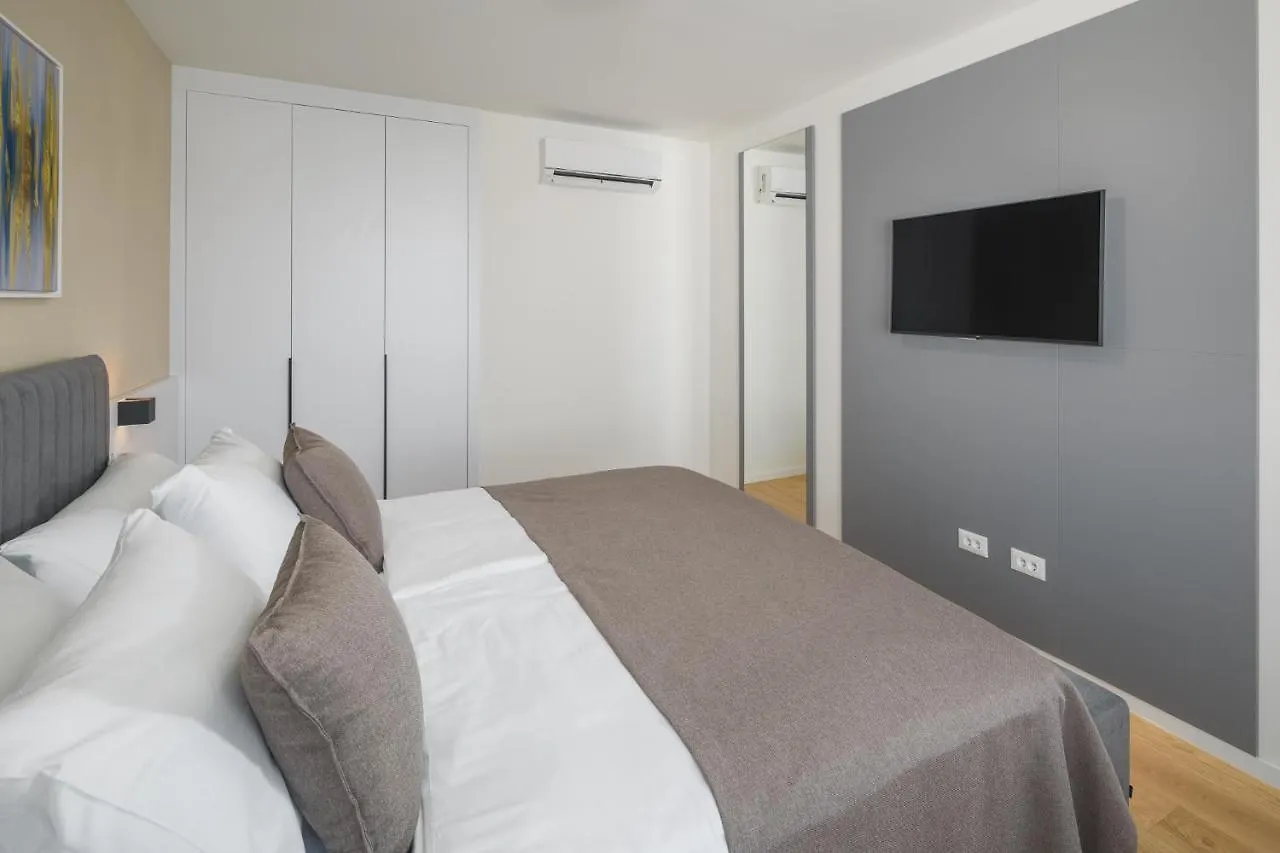Maj Luxury Residence Πόρετς 0*,